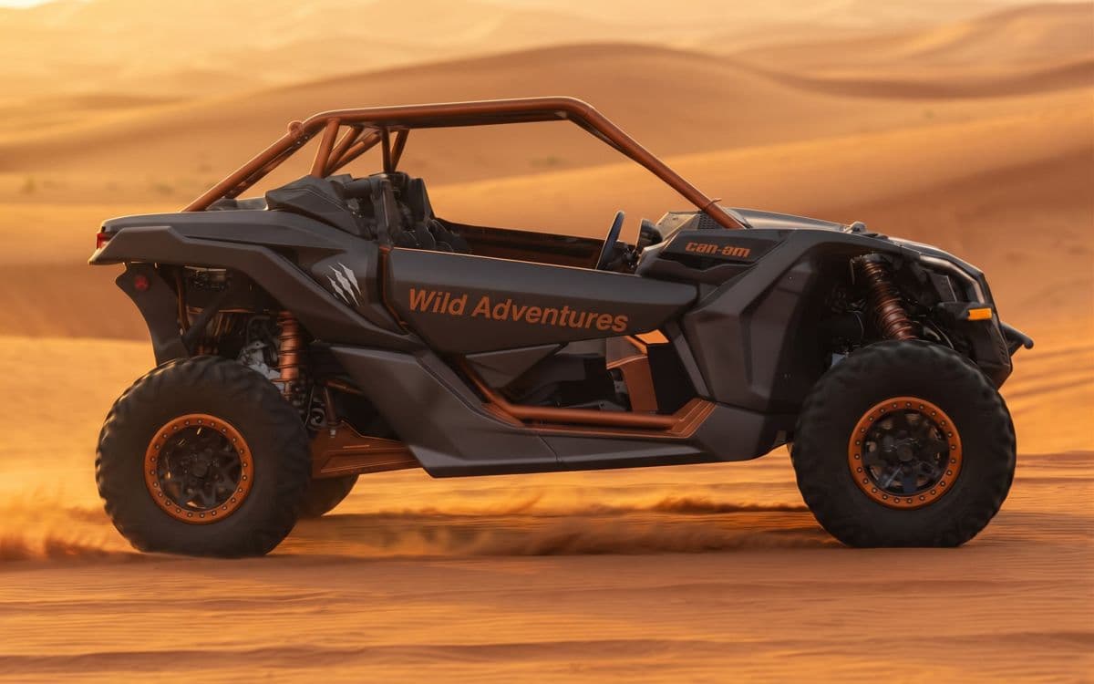 Can-Am Maverick X3 Turbo 2 seats, side view in the desert