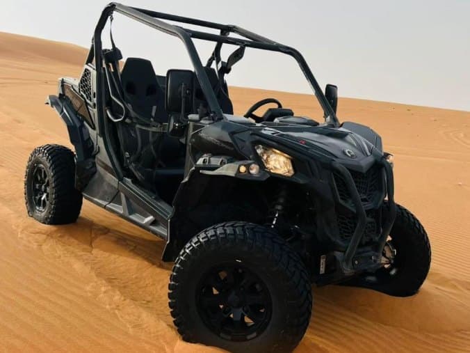 Can-Am Maverick Sport بمقعدين على كثبان مخيم Wild Adventures، دبي