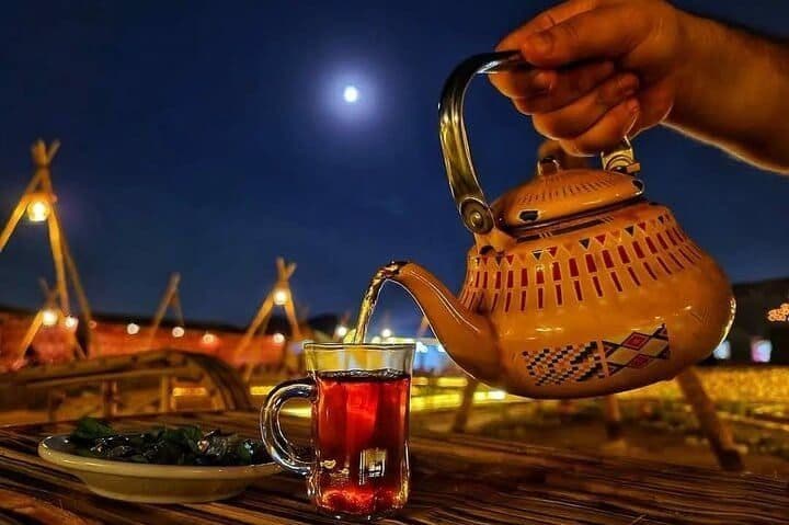 Tea poured under the moon